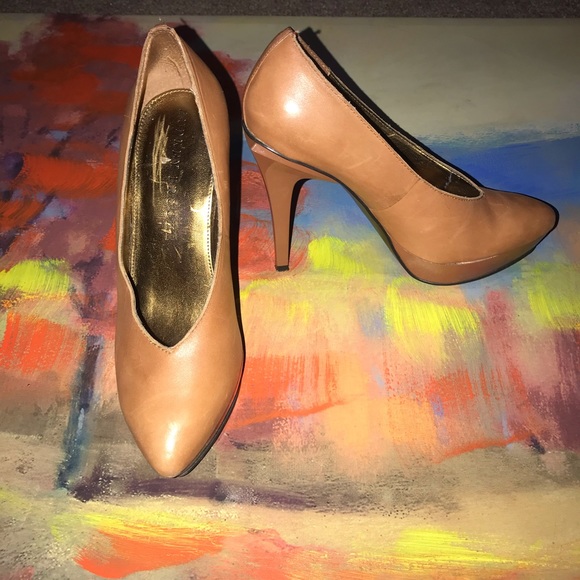 Audrey Brooke | Leather Pointed Toe Pumps - Picture 2 of 7